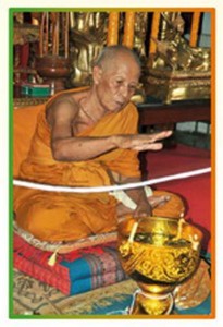 Luang Por Tan Juea gives Ngoe Heng Wicha Blessing
