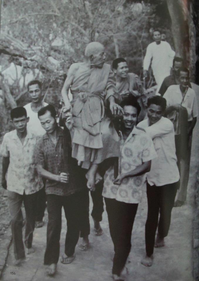 Luang Por Daeng Being Carried