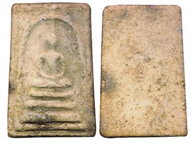 example of a Pra Somdej Luang Phu Lampoo 2502 BE Edition amulet (Pim Yai Gaes Talu Sum)